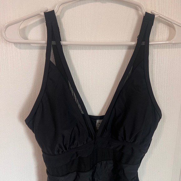 Black One‎ Piece Swimsuit V Neck Tummy Control Ruched Size Small NWOT - Picture 3 of 6